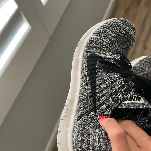 2 pair Nike size 7.5 women’s Free RN Flyknit - Picture 11 of 13